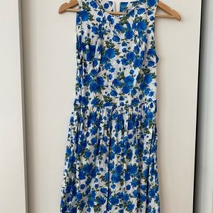 Knee length pretty retro 50s style summer dress